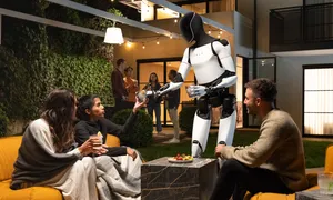 Optimus lần đầu trình diễn trước công chúng